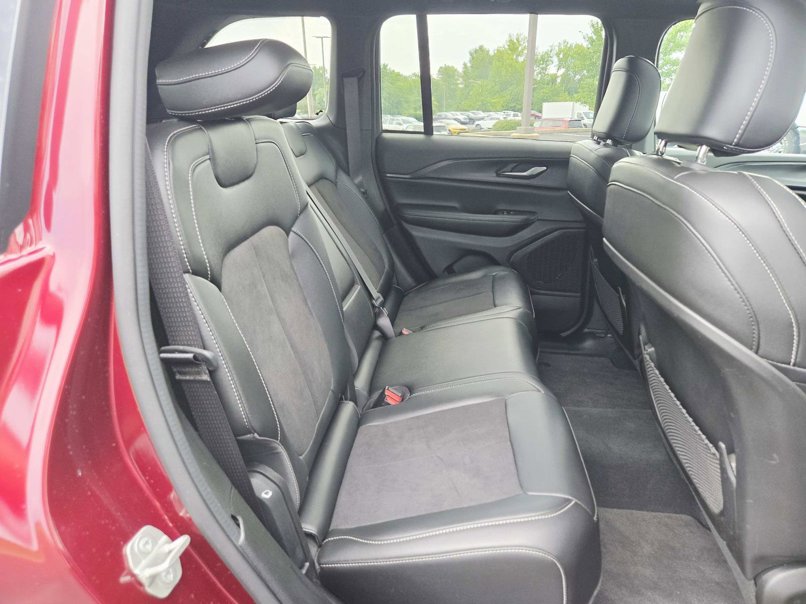 Used 2024 Jeep Grand Cherokee Altitude image 16