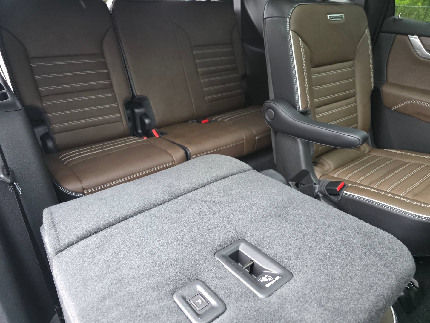 New 2026 GMC Acadia Denali Ultimate w/ LPO, Floor Liner Package AWD/4WD image 24