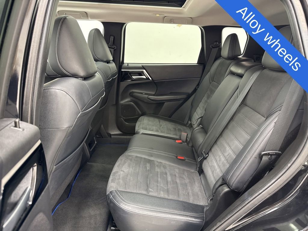 Used 2024 Mitsubishi Outlander SE image 16