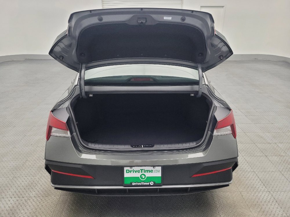 Used 2025 Hyundai Elantra SE image 29