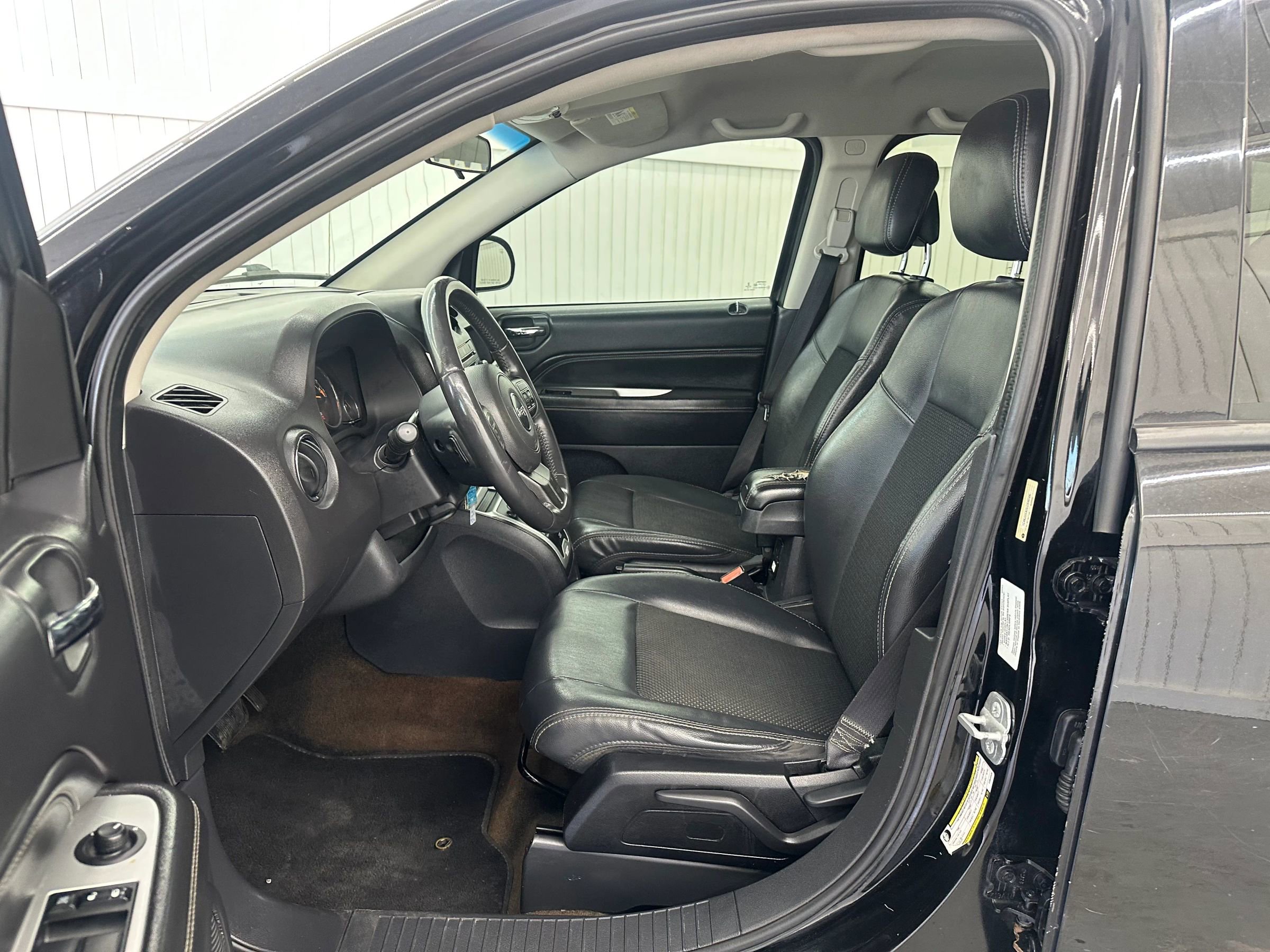 Used 2014 Jeep Compass Latitude image 11