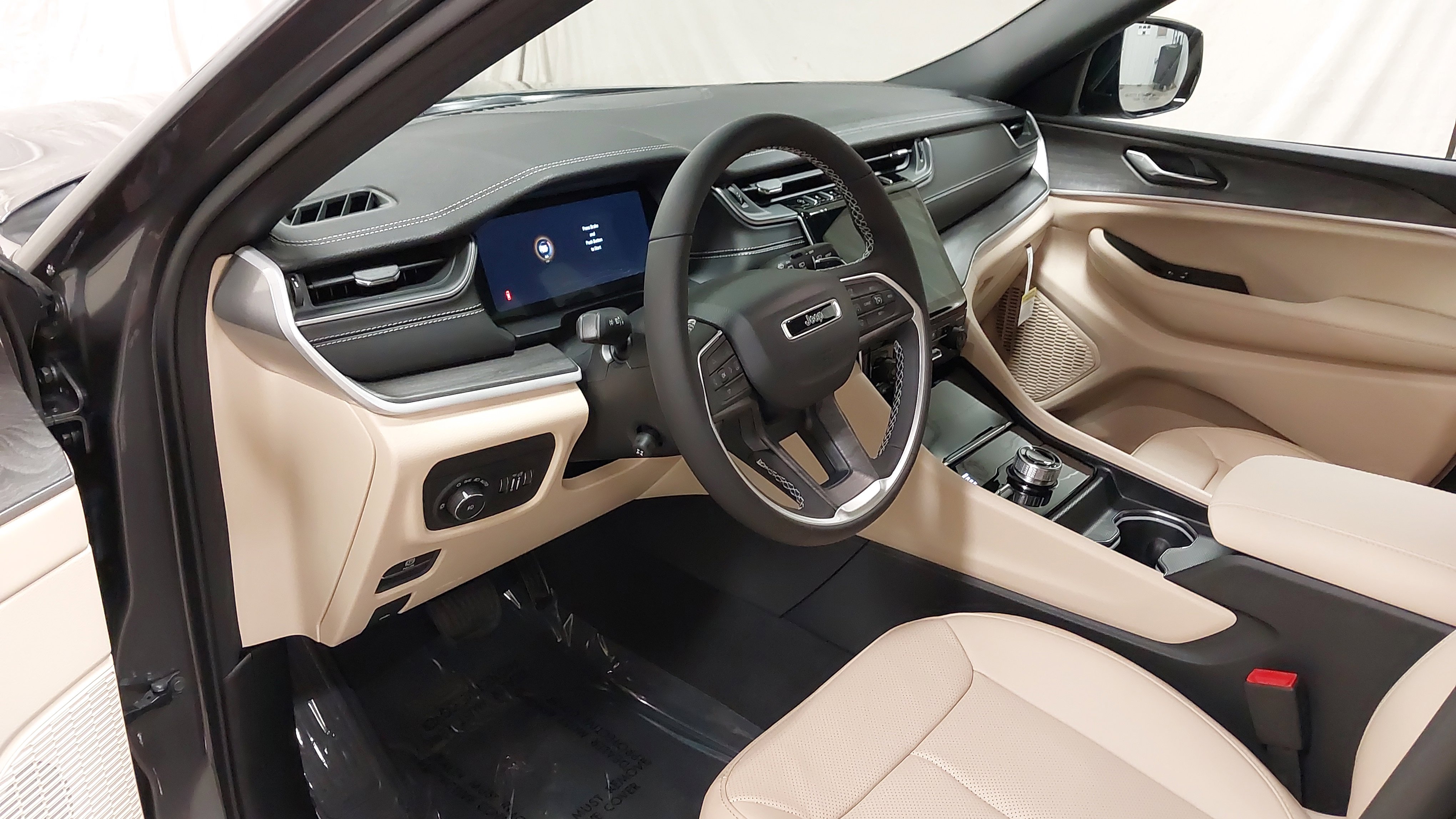 New 2025 Jeep Grand Cherokee L Limited w/ Luxury Tech Group II image 17