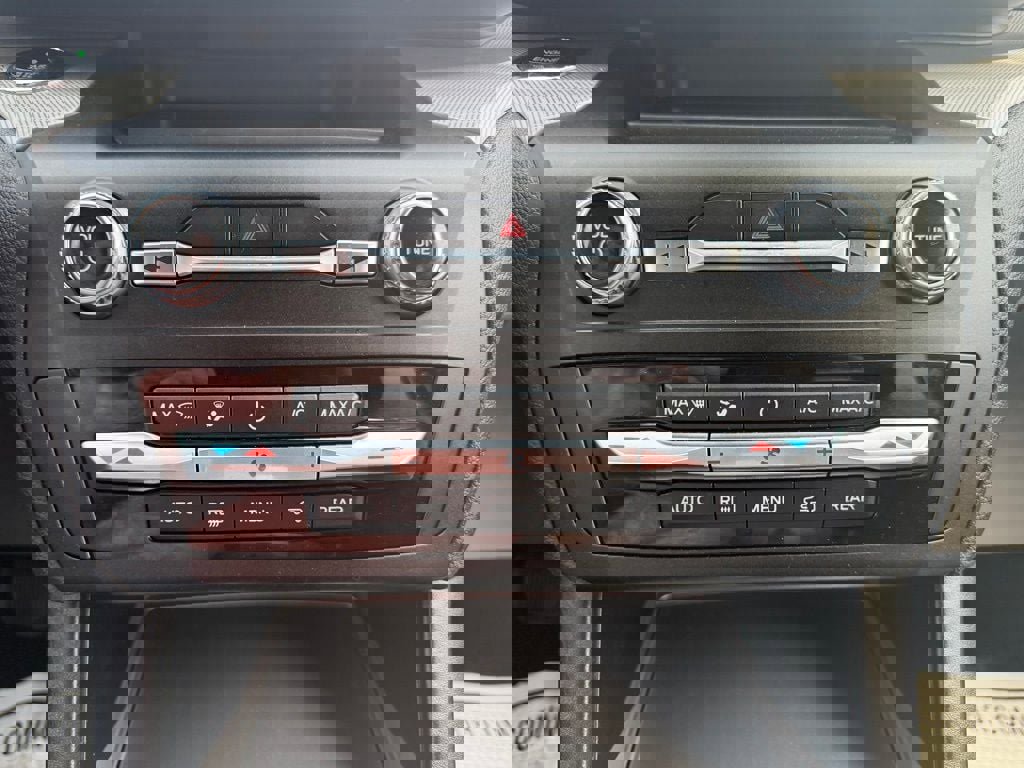 Used 2020 Ford Explorer XLT w/ Class III Trailer Tow Package image 31