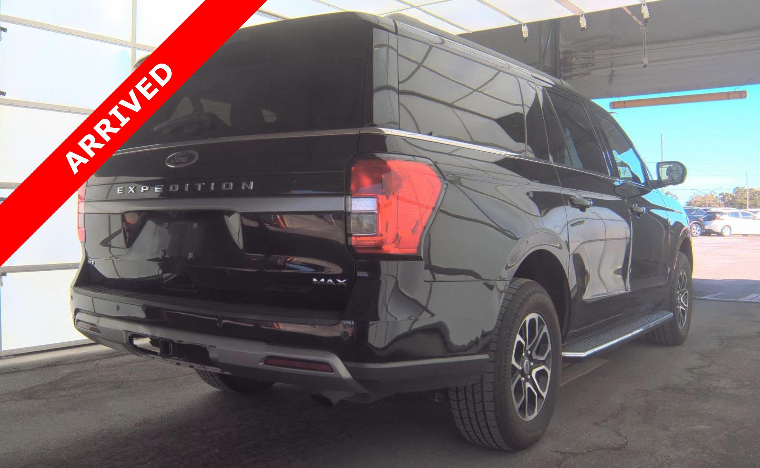 Used 2023 Ford Expedition Max XLT image 4