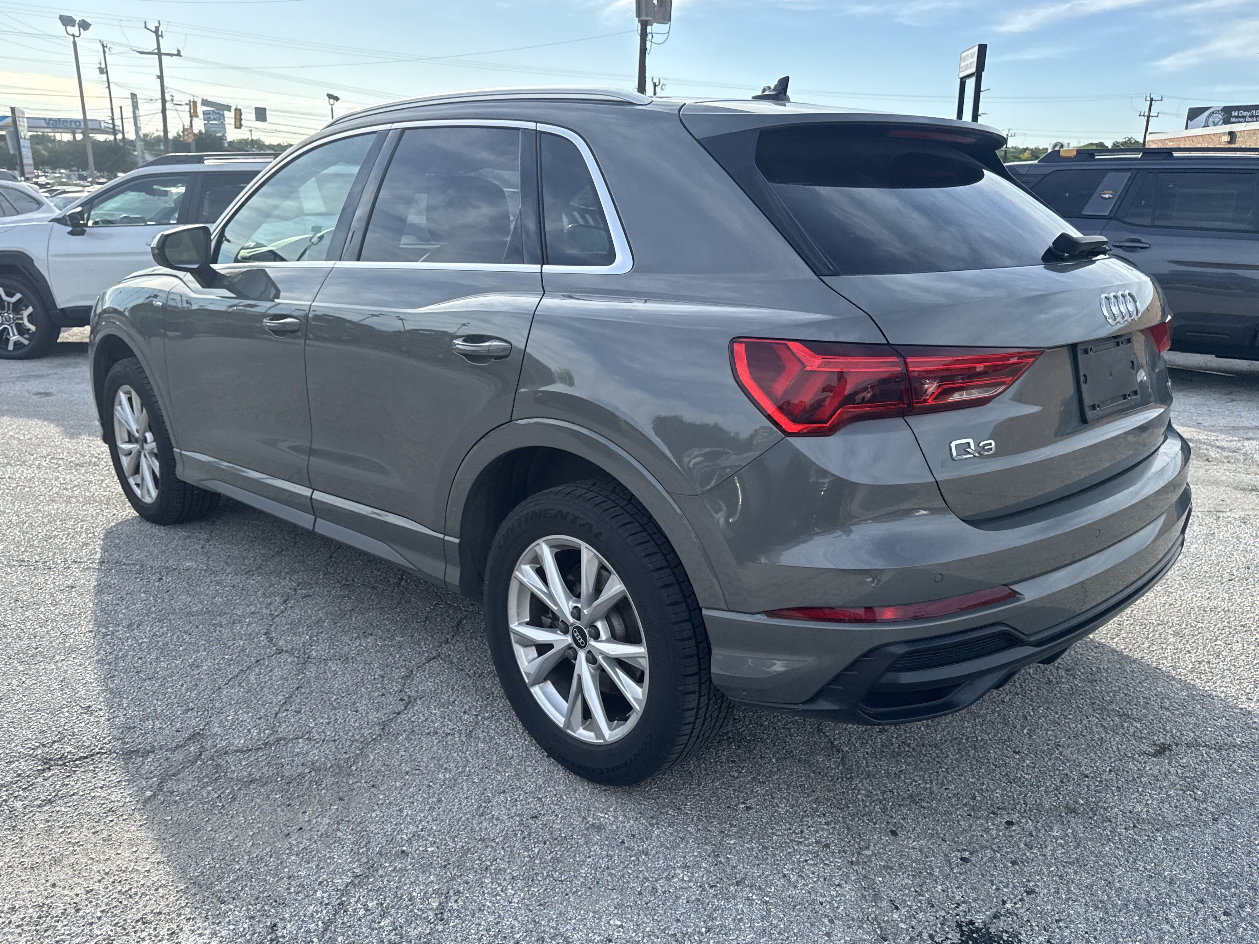 Used 2022 Audi Q3 2.0T Premium Plus w/ Premium Plus Package AWD/4WD image 10