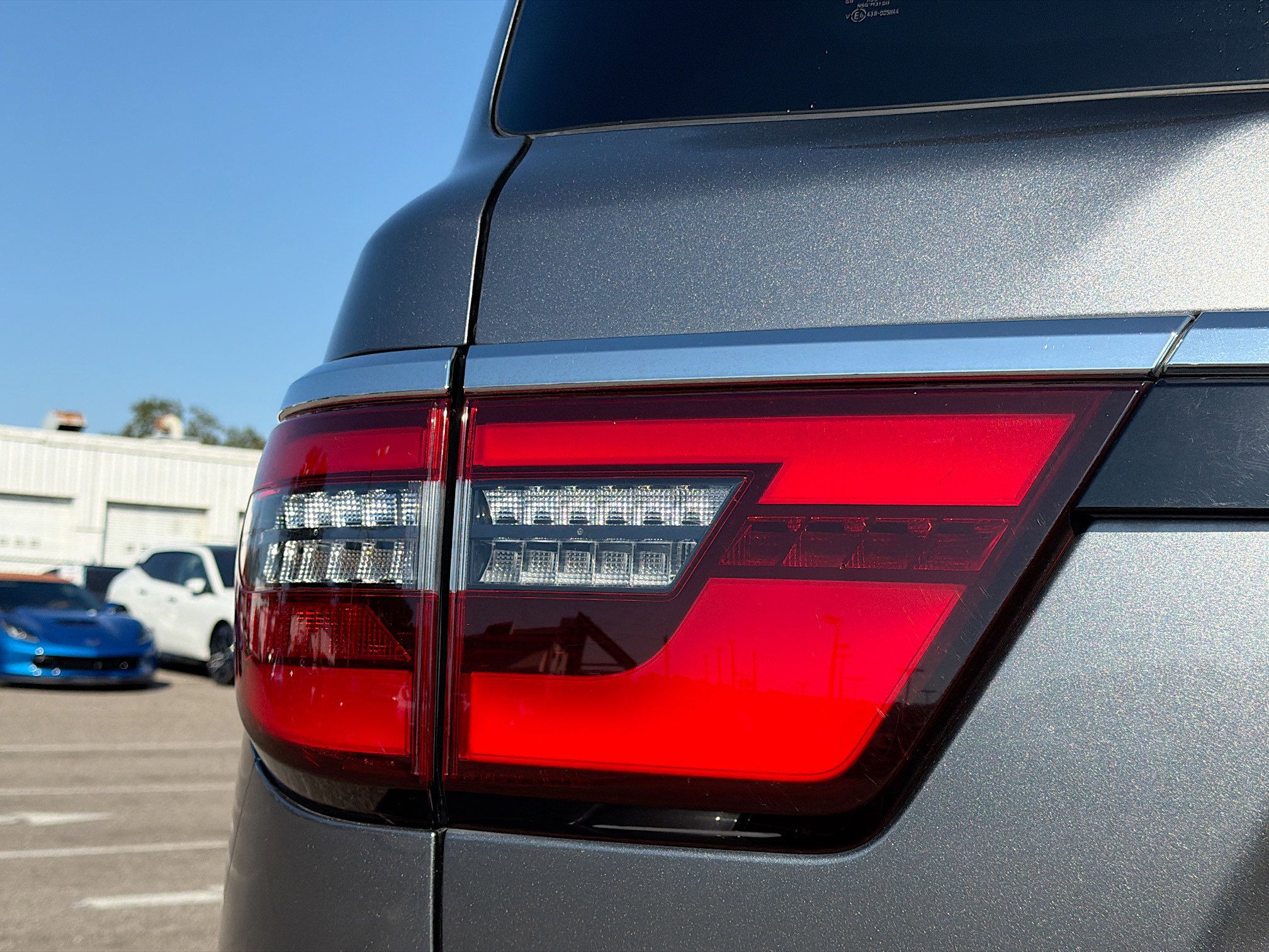 Used 2023 Nissan Armada SL w/ Captain's Chairs Package image 10