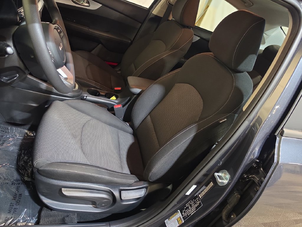 Used 2022 Kia Forte LXS FWD image 13