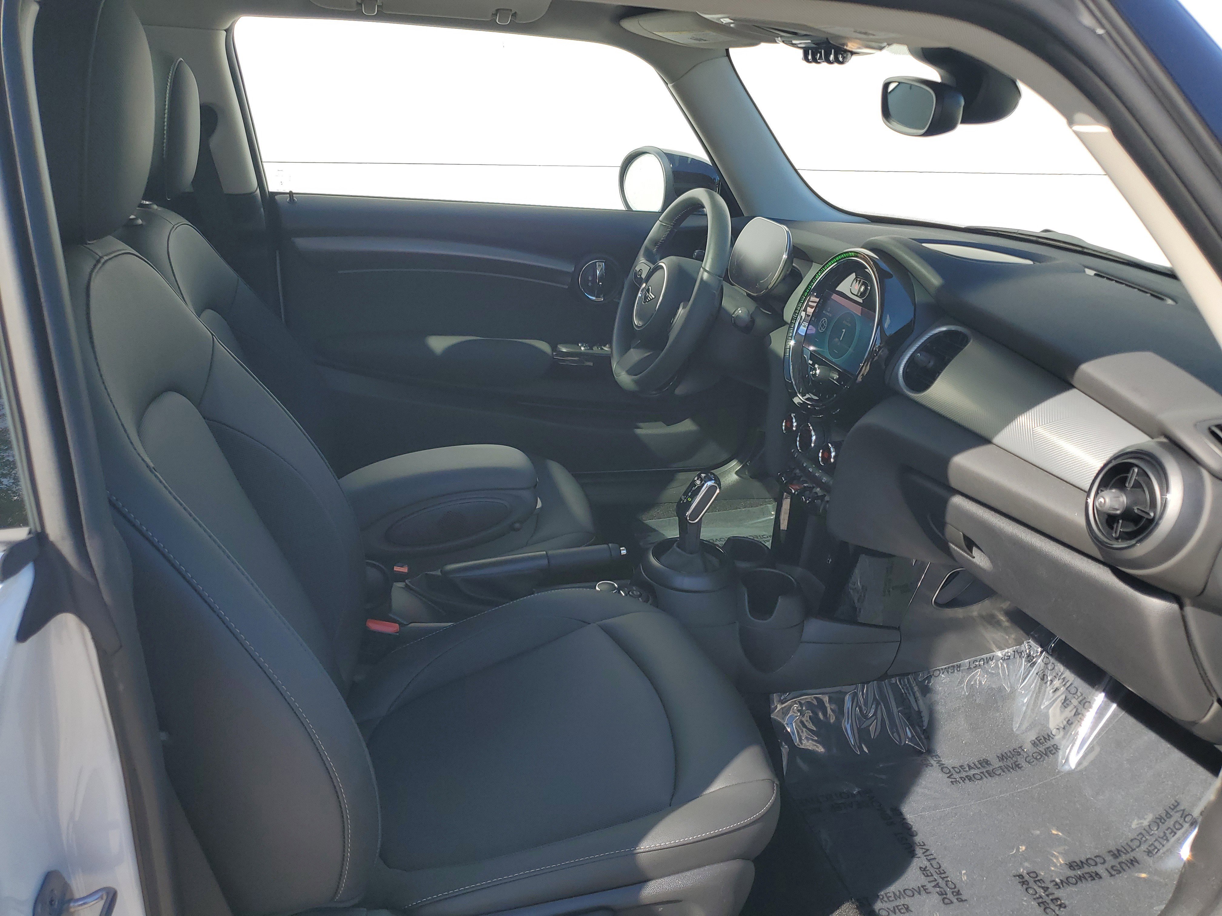 Used 2023 MINI Cooper 2-Door Hardtop image 13