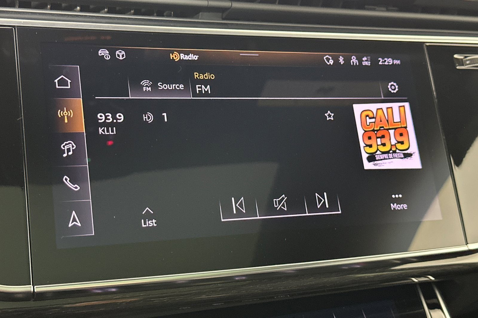 Used 2025 Audi Q8 Premium w/ Black Optic Package image 17