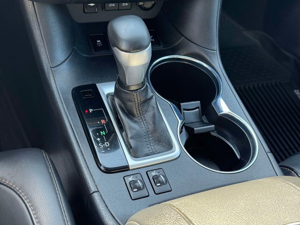 Used 2019 Toyota Highlander XLE AWD/4WD image 28