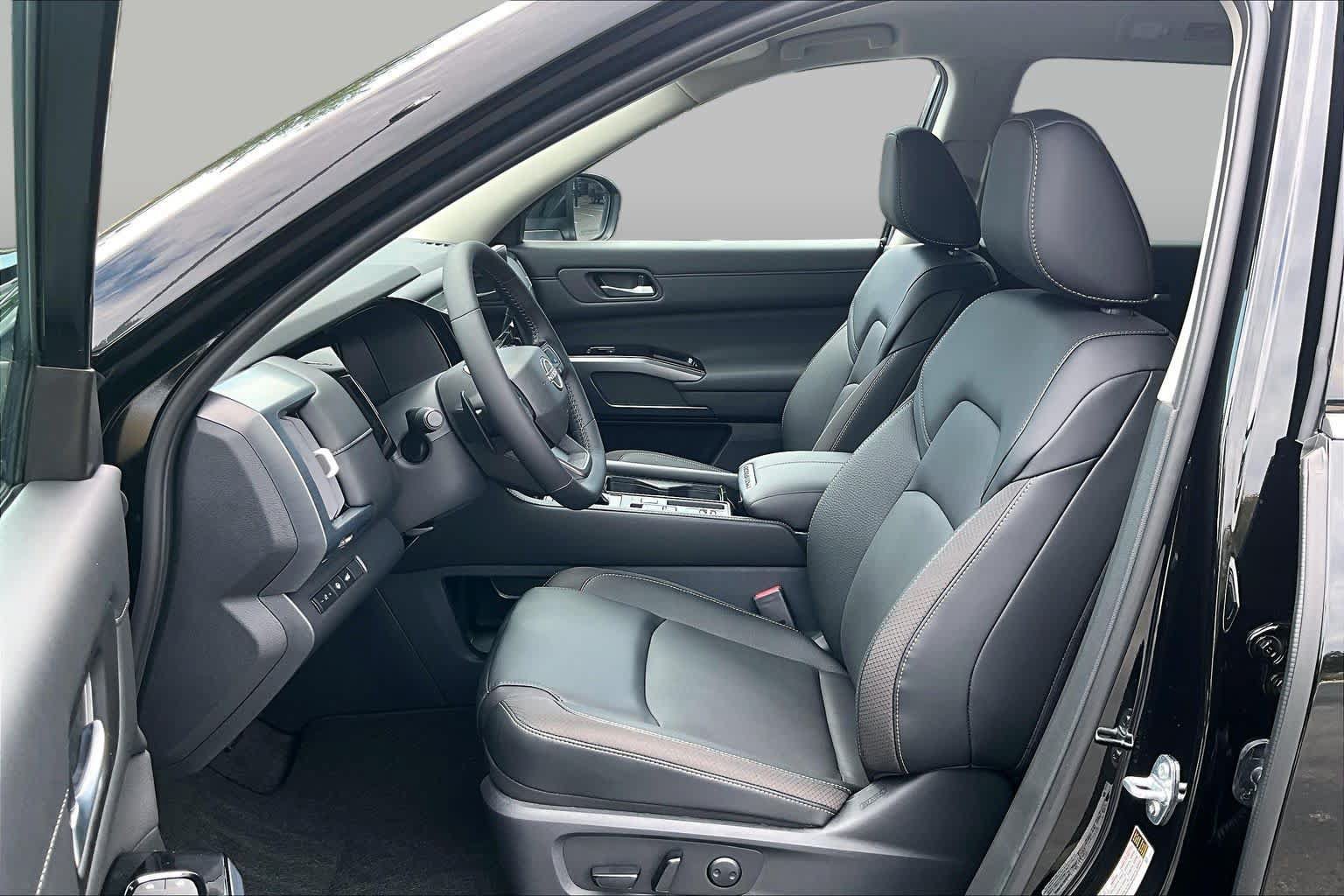 New 2026 Nissan Pathfinder SL FWD image 9
