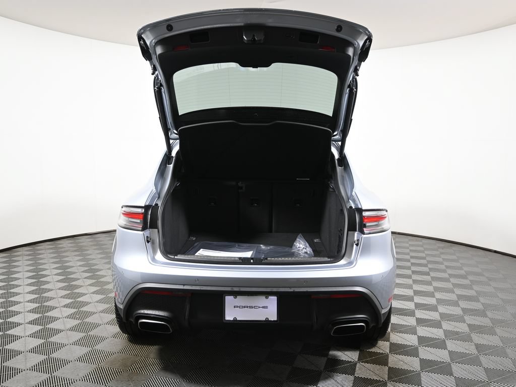 Used 2026 Porsche Macan AWD/4WD image 41
