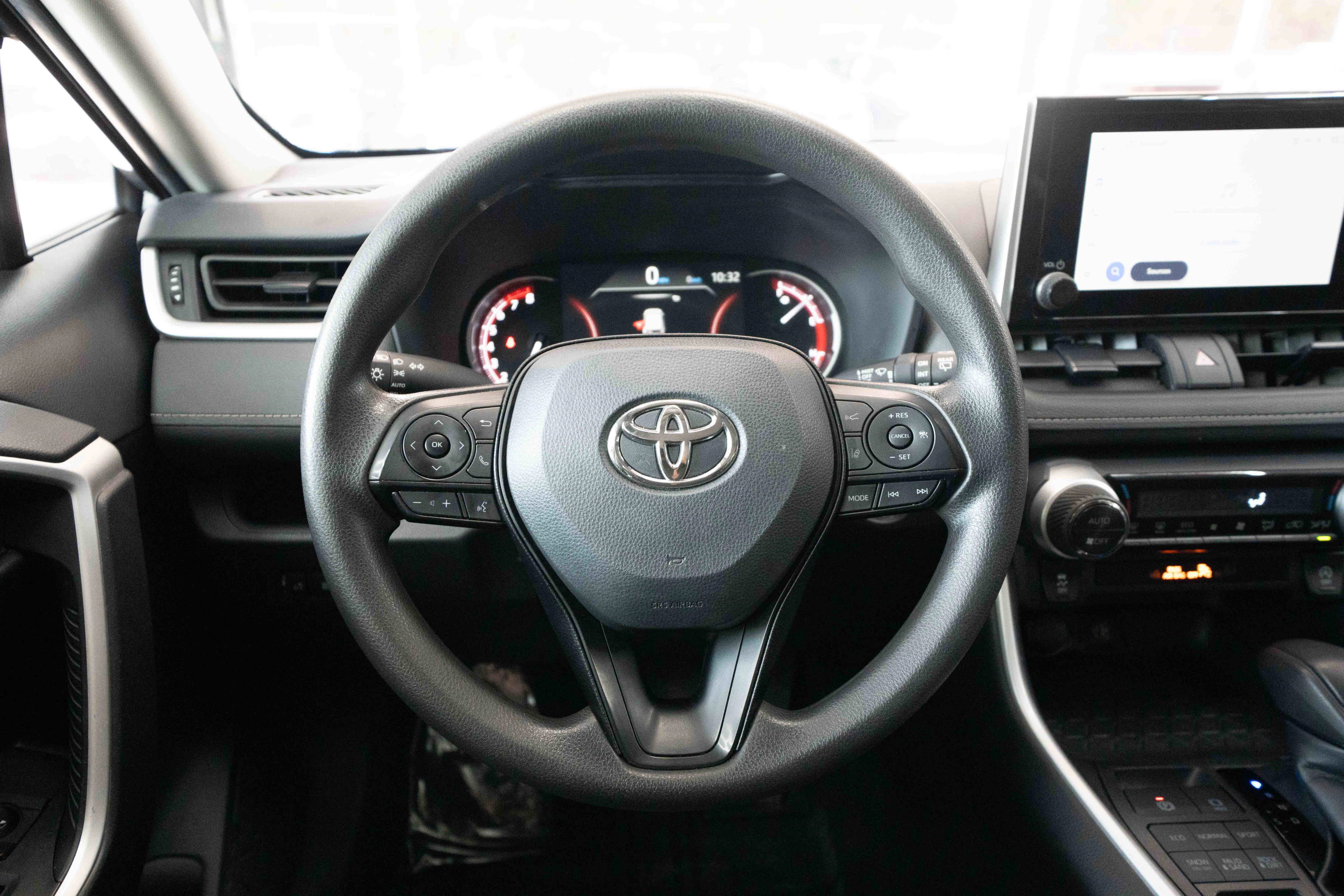 Used 2025 Toyota RAV4 XLE AWD/4WD image 21