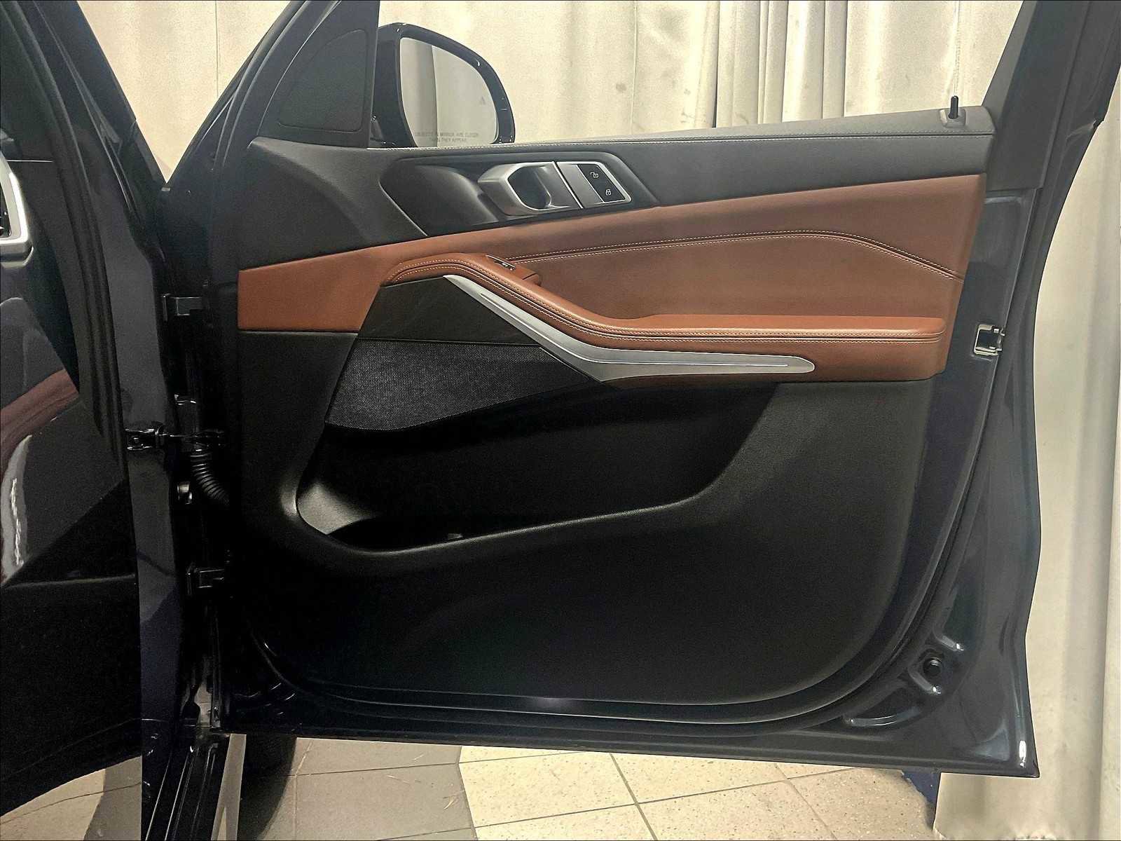 Used 2022 BMW X5 xDrive45e w/ M Sport Package image 12