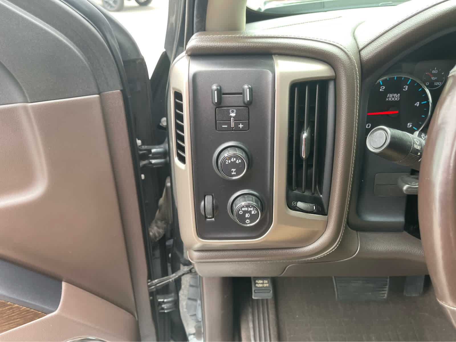 Used 2019 GMC Sierra 2500 Denali w/ Duramax Plus Package AWD/4WD image 14