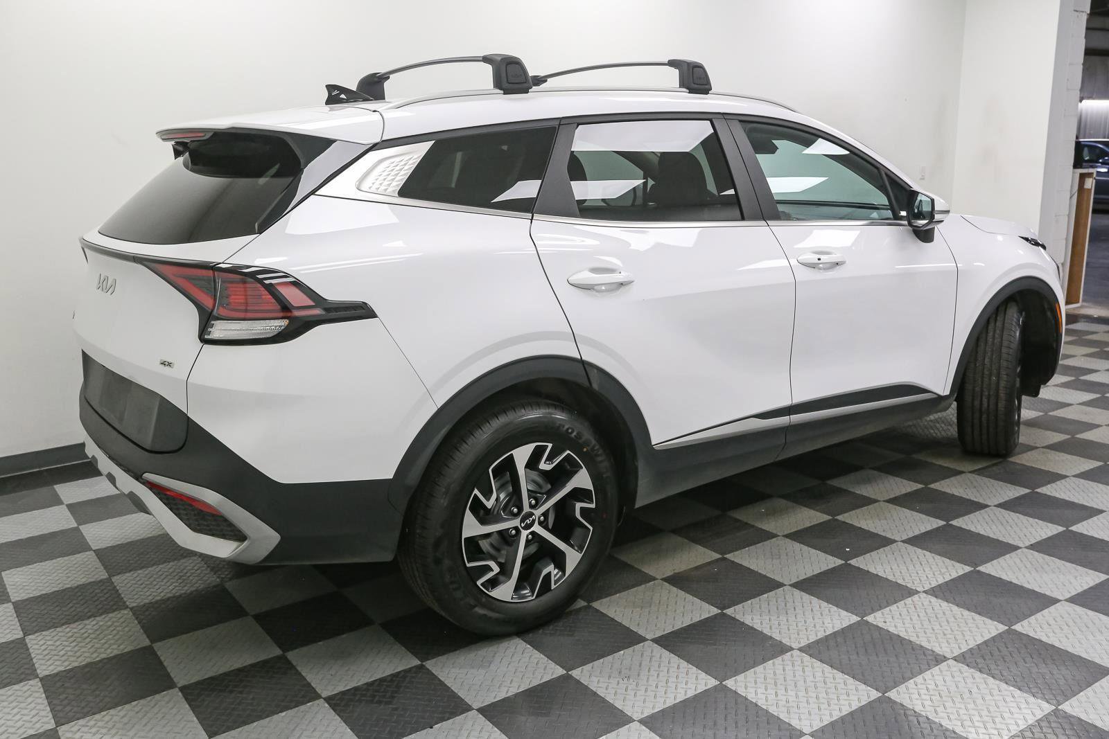 Used 2024 Kia Sportage EX AWD/4WD image 9