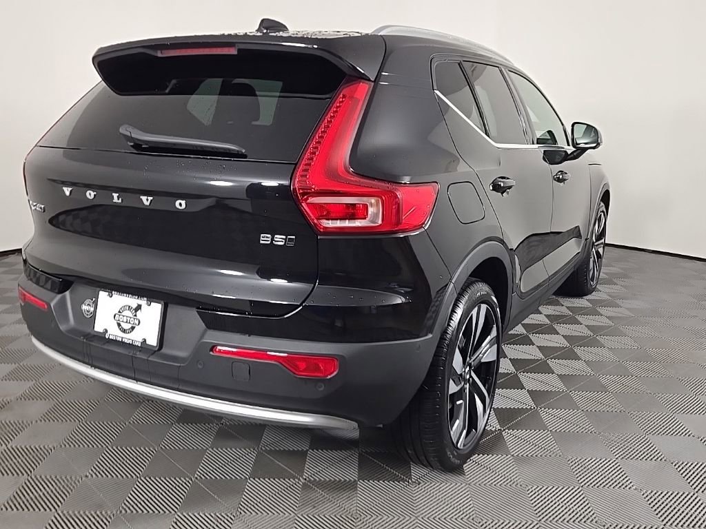 Certified 2024 Volvo XC40 B5 Ultimate w/ Climate Package image 8