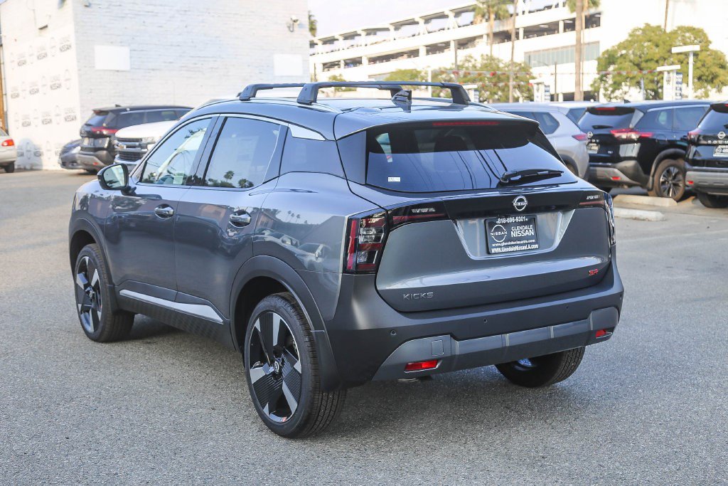 New 2026 Nissan Kicks SR w/ Cold Weather Package FWD image 6