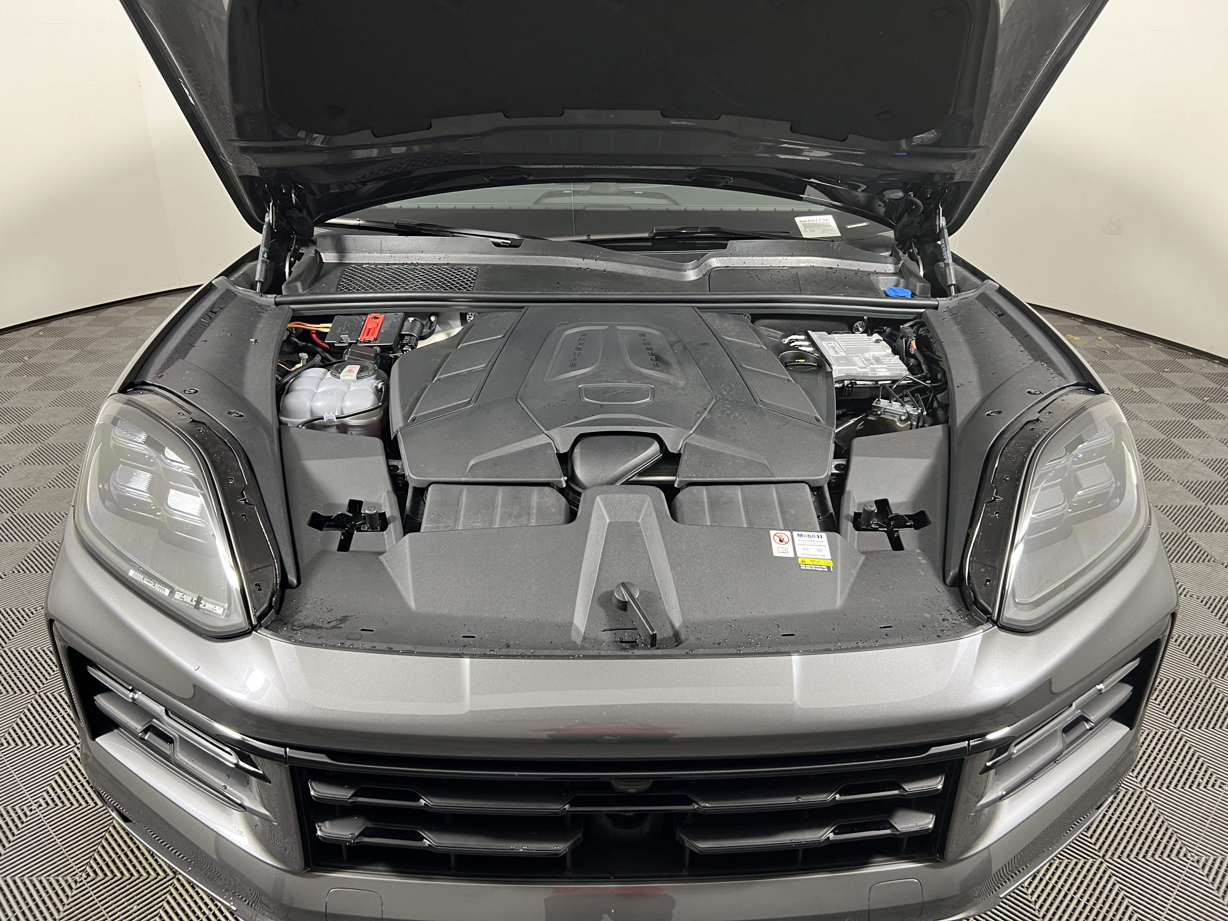 Certified 2024 Porsche Cayenne Coupe AWD/4WD image 22