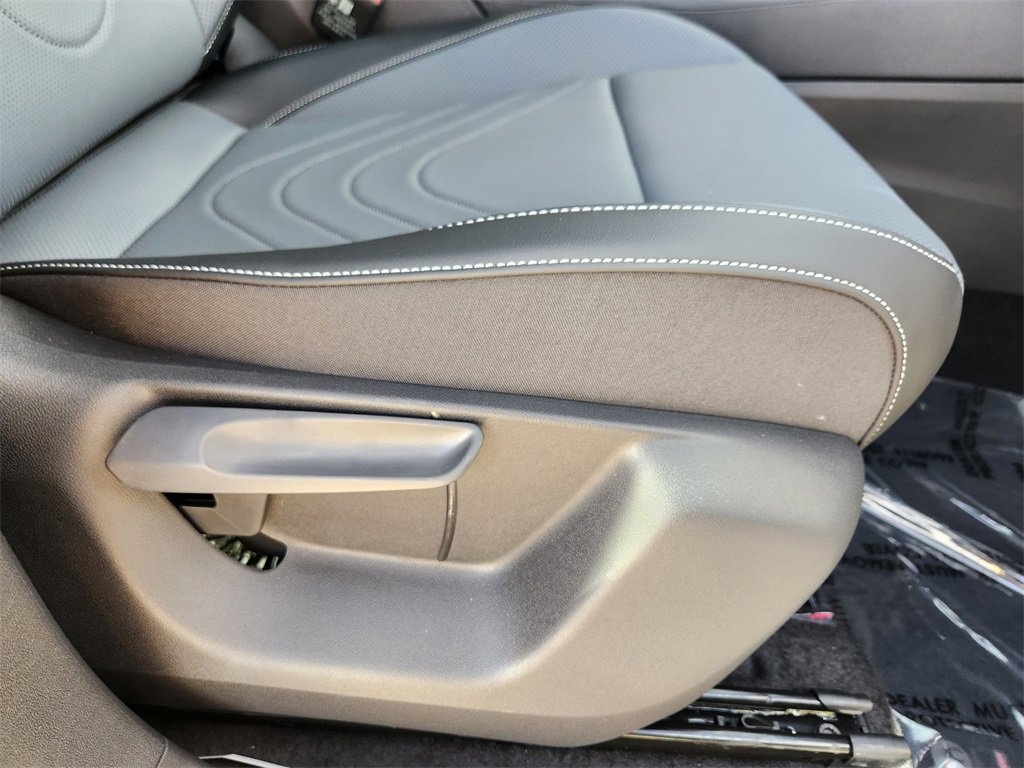 New 2025 Volkswagen Tiguan SE R-Line image 19