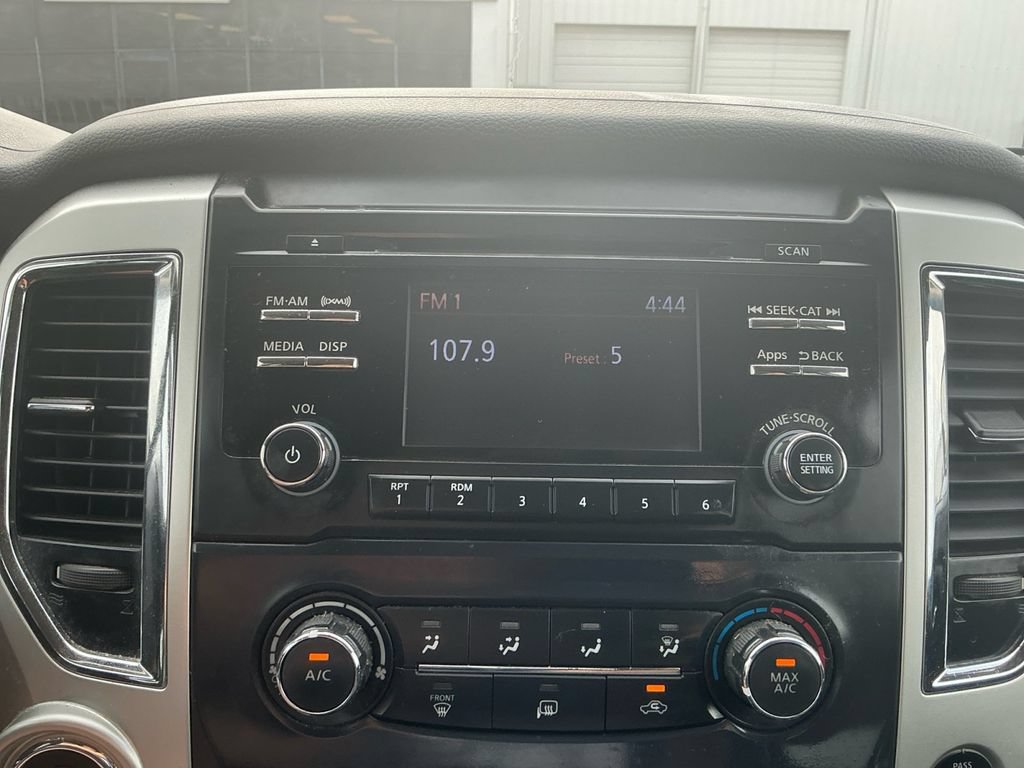 Used 2017 Nissan Titan 4x4 Crew Cab image 26