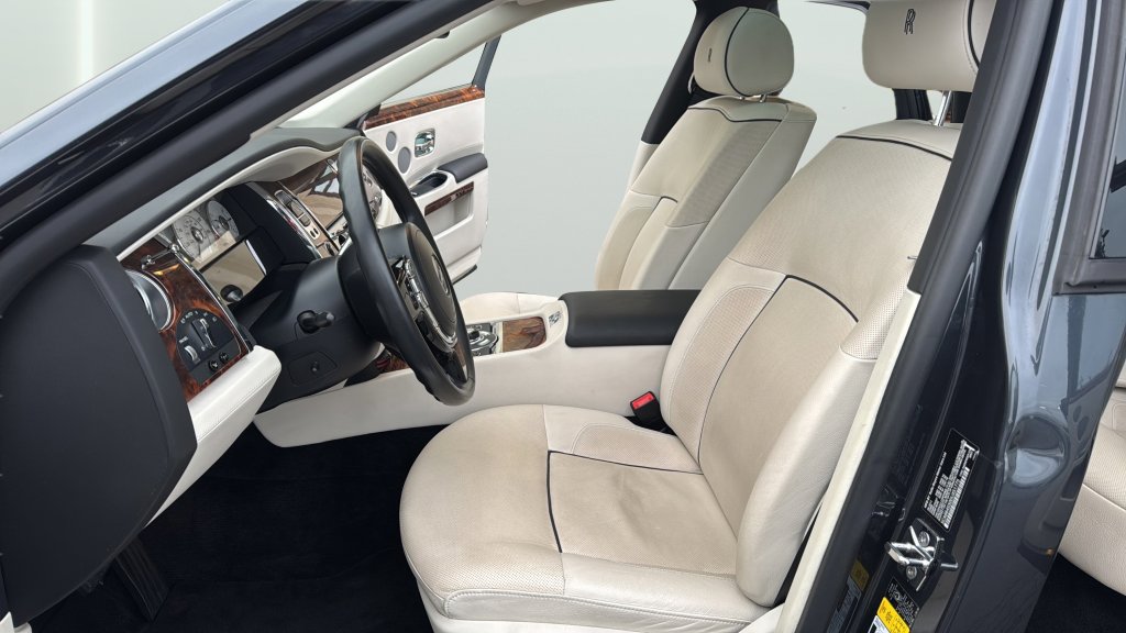 Used 2013 Rolls-Royce Ghost image 23