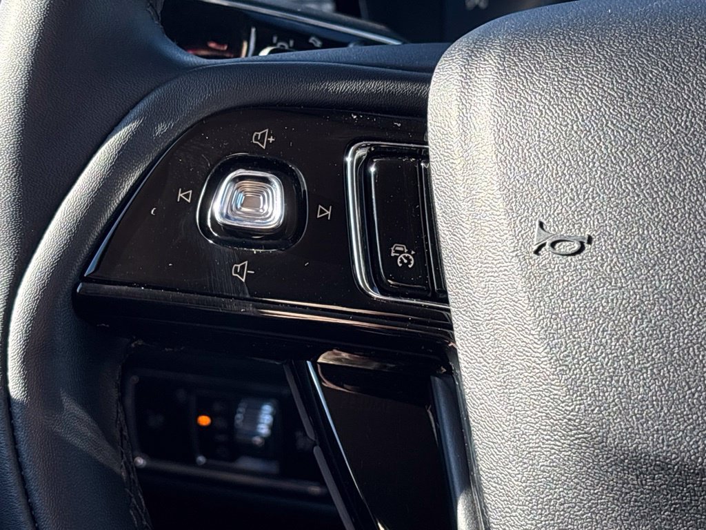 Used 2023 Lincoln Corsair AWD image 28