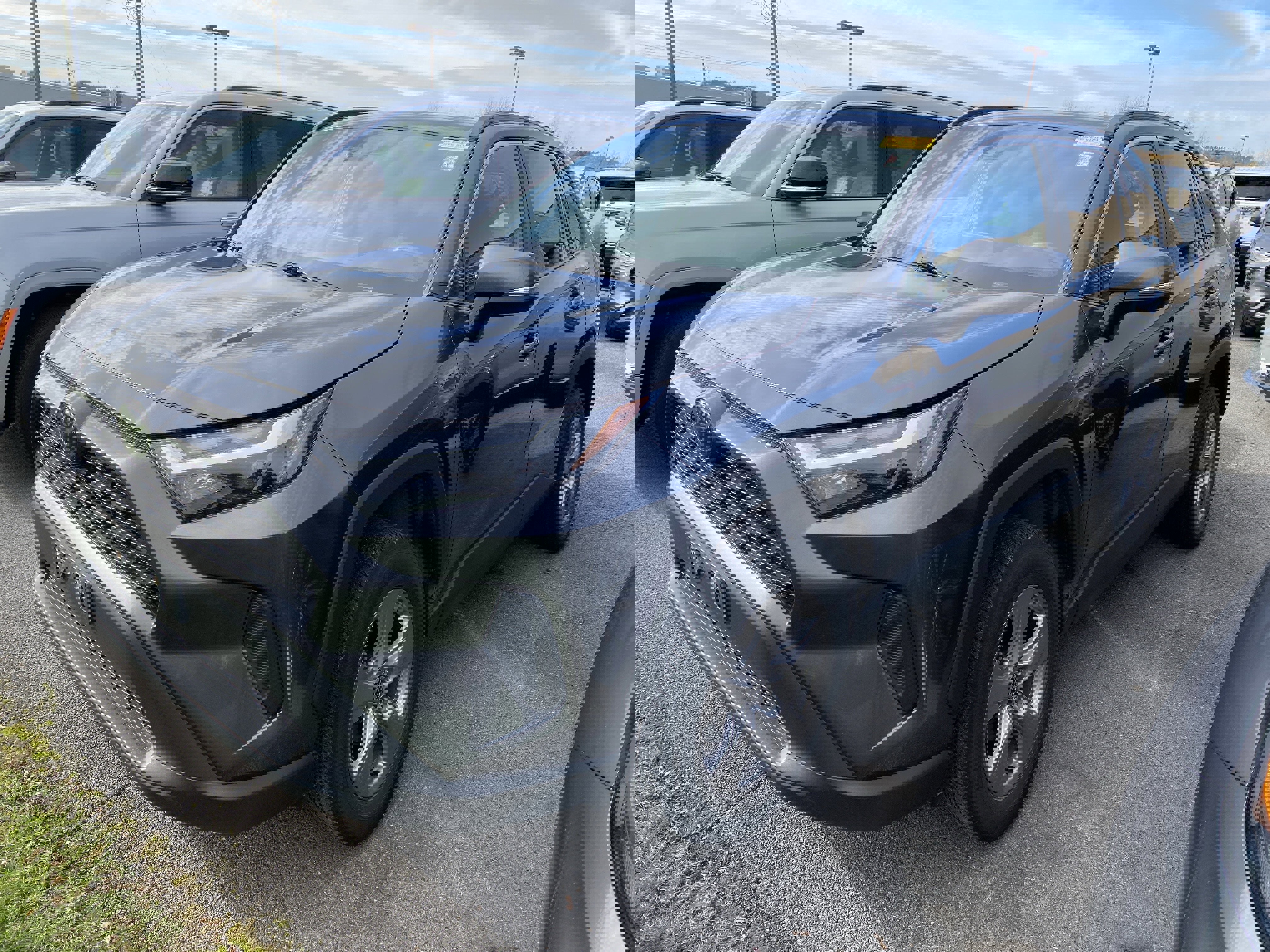 Used 2023 Toyota RAV4 XLE w/ Convenience Package image 4