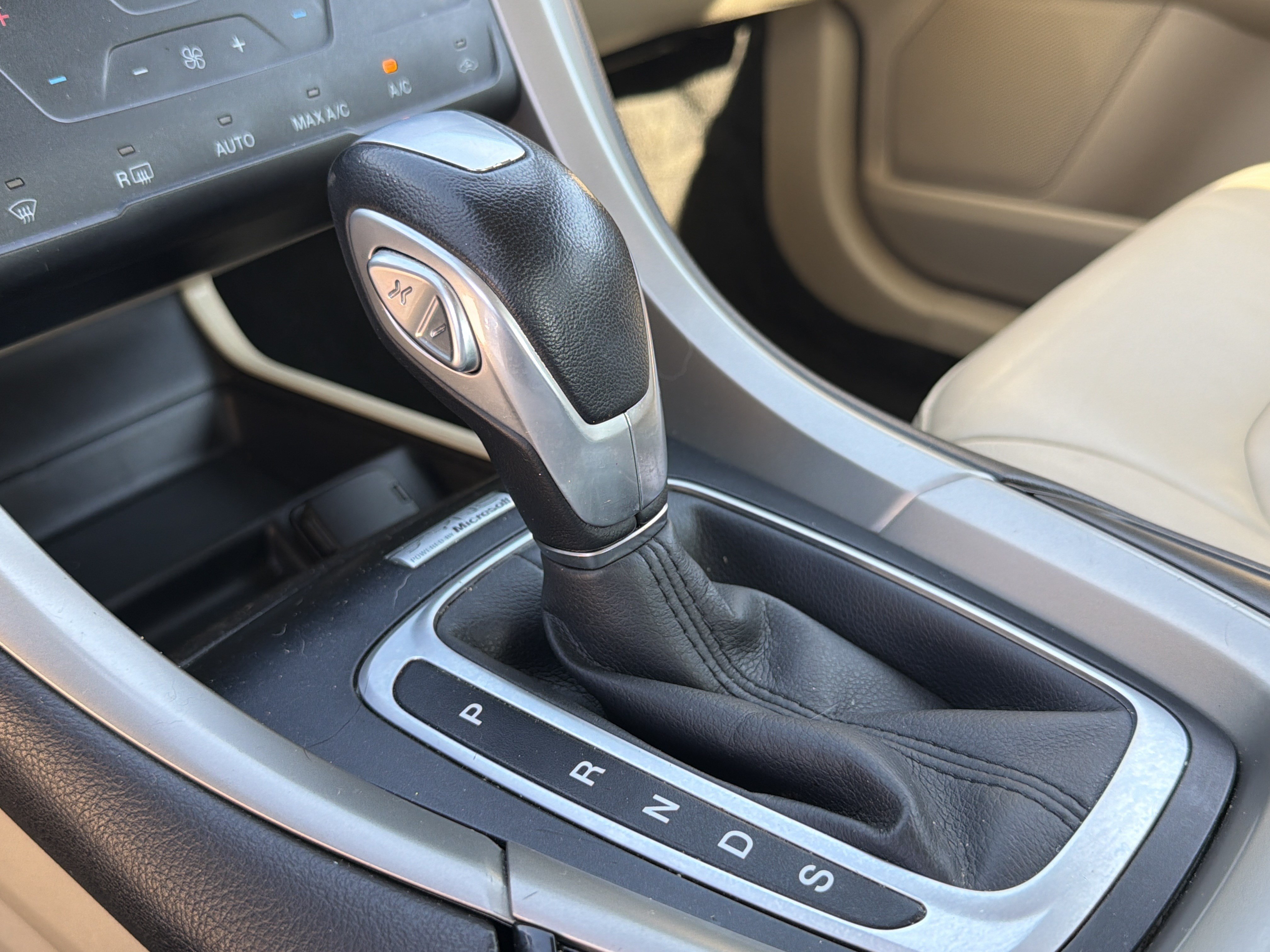 Used 2015 Ford Fusion SE w/ Equipment Group 202A FWD image 29