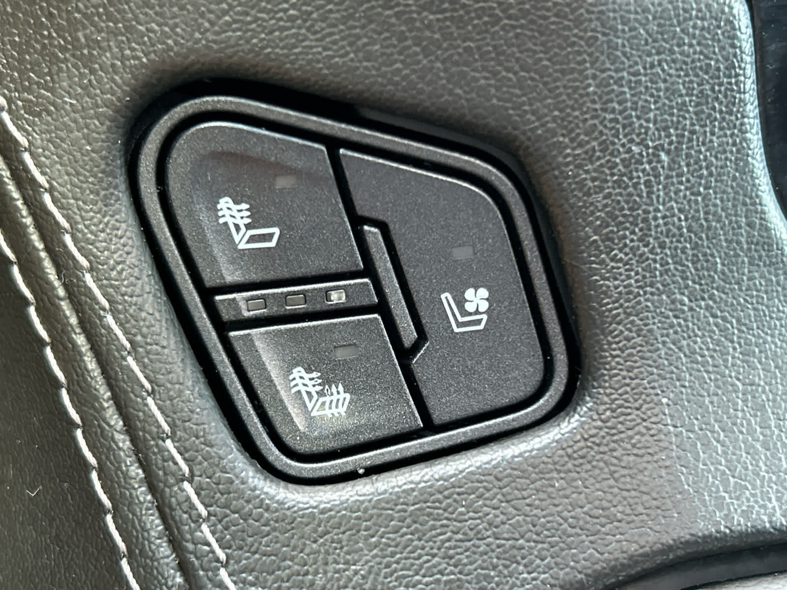 Used 2019 Chevrolet Suburban Premier AWD/4WD image 16