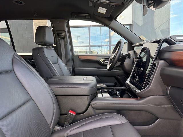 Used 2025 GMC Yukon Denali image 12