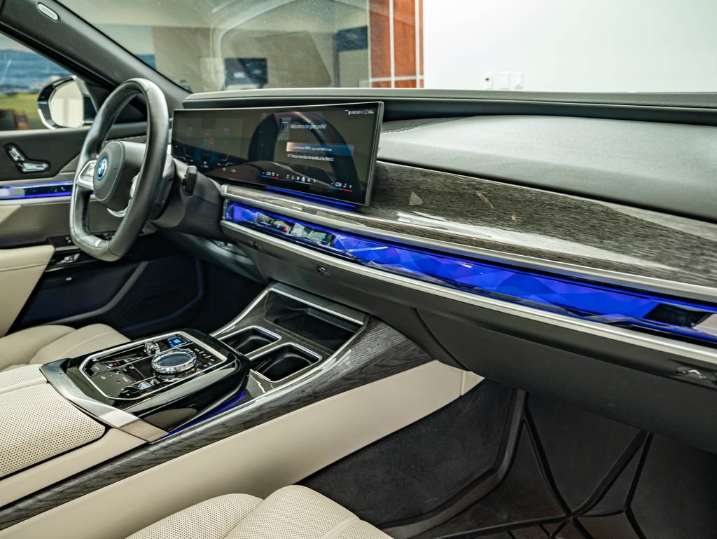 Used 2024 BMW i7 eDrive50 RWD image 40