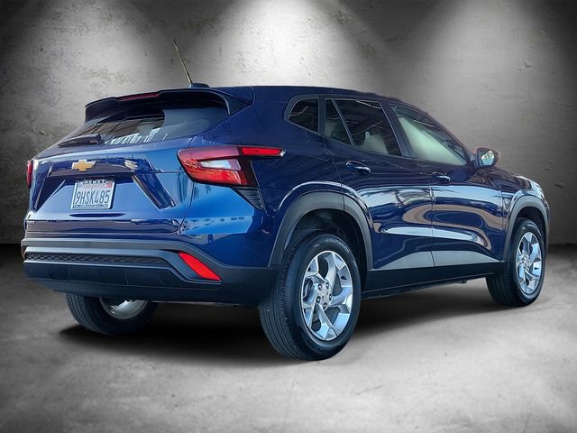 Used 2024 Chevrolet Trax LS w/ LS Convenience Package image 3