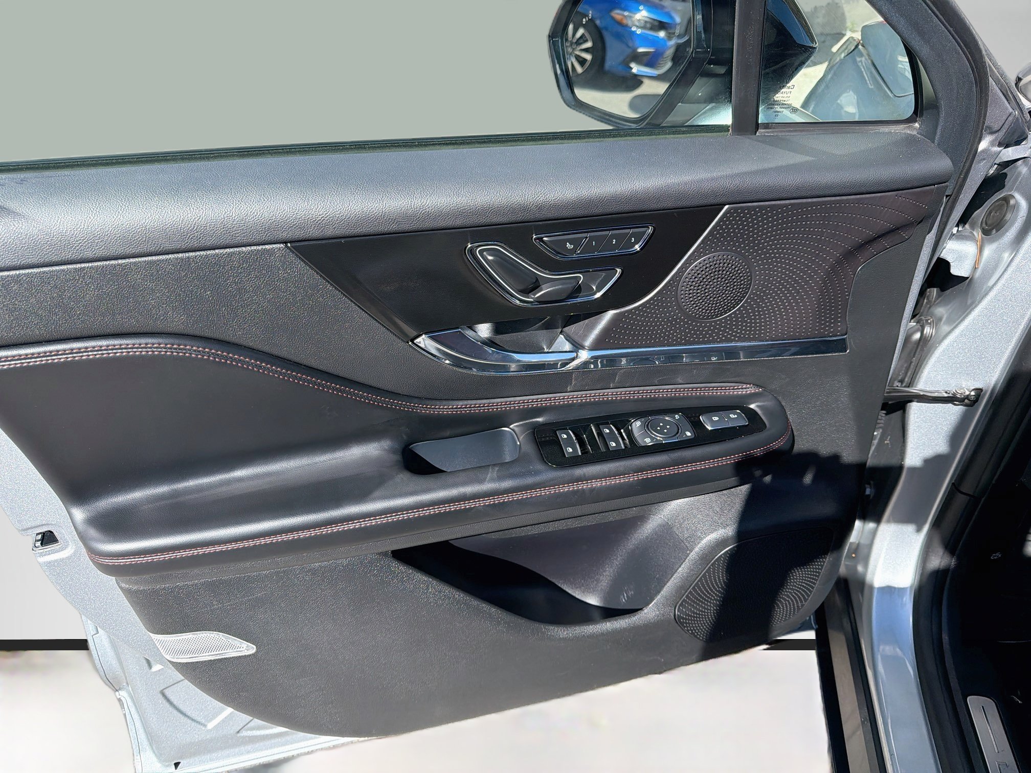 Used 2023 Lincoln Corsair Reserve w/ Jet Appearance Package FWD image 15