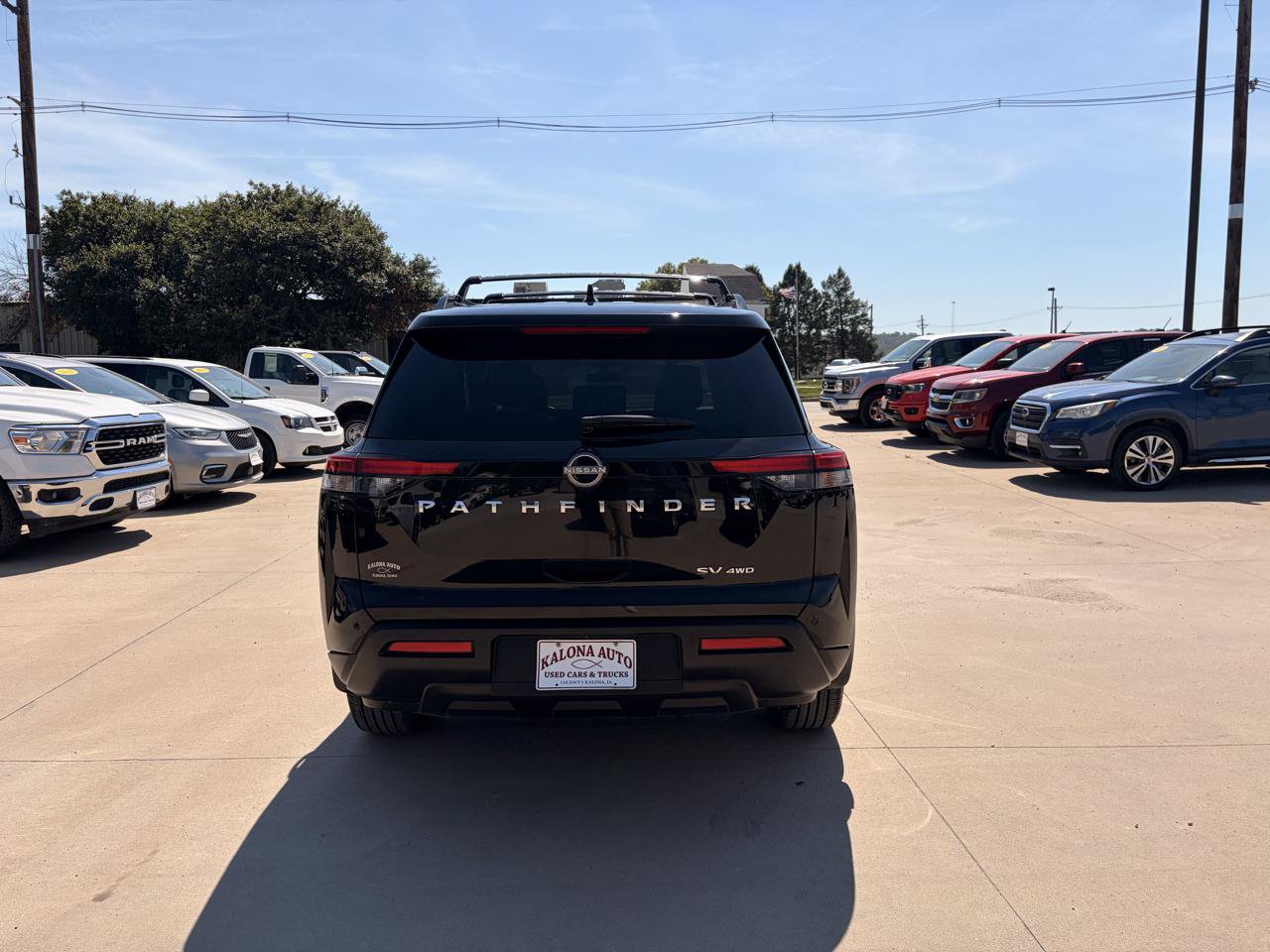 Used 2022 Nissan Pathfinder SV AWD/4WD image 7