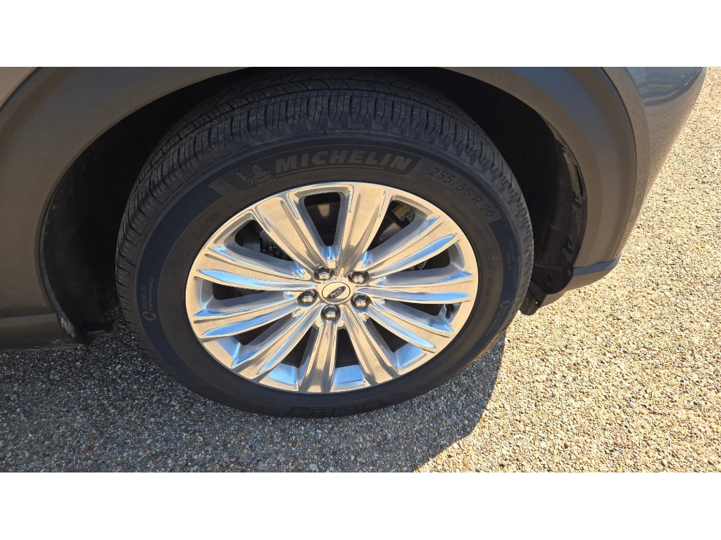 Used 2024 Ford Explorer Limited w/ Limited Technology Package RWD image 12