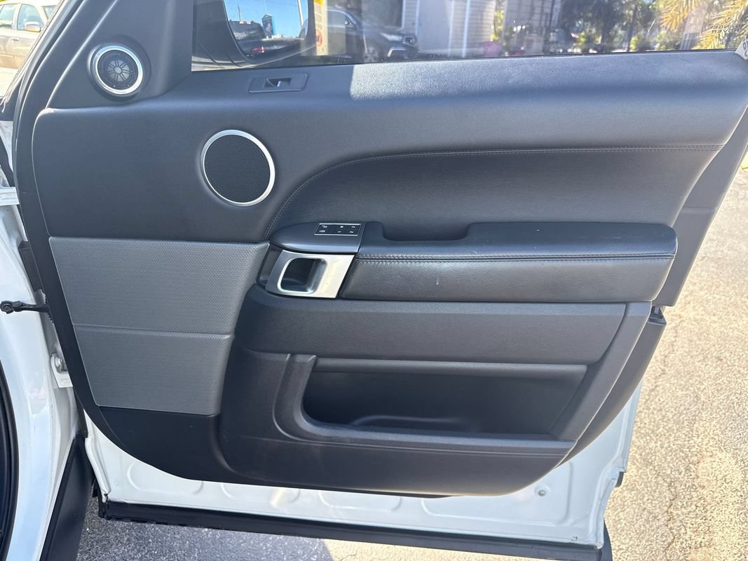 Used 2017 Land Rover Range Rover Sport SE AWD/4WD image 18