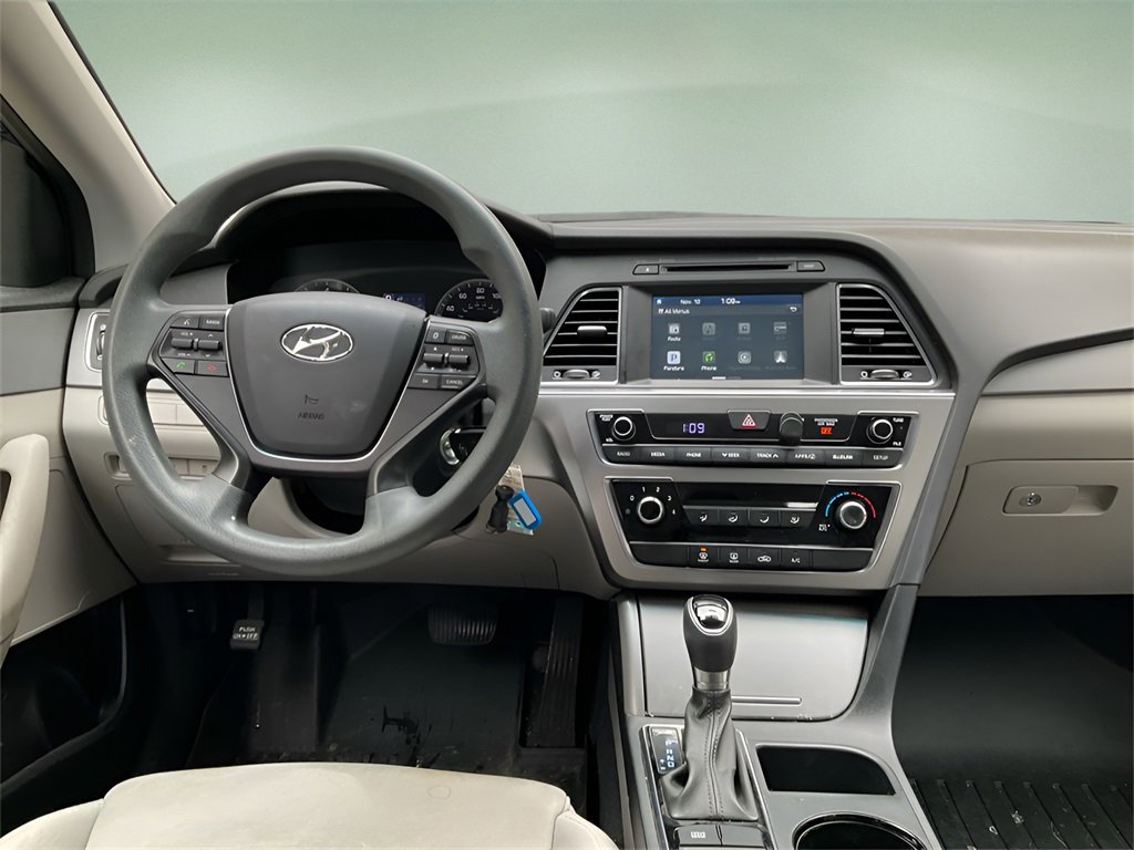 Used 2017 Hyundai Sonata SE w/ Cargo Package image 14
