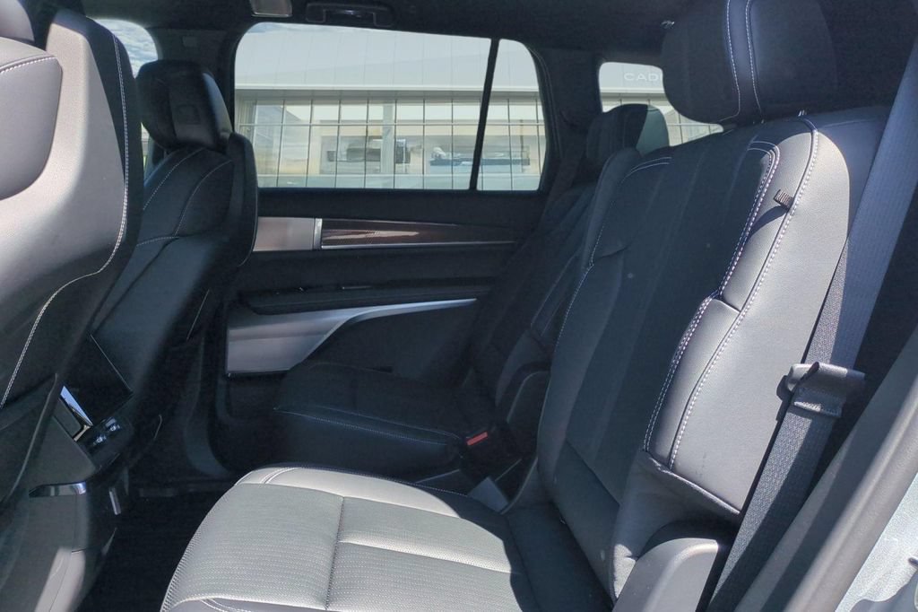 New 2026 Cadillac Vistiq Luxury w/ LPO, Floor Liner Package AWD/4WD image 13