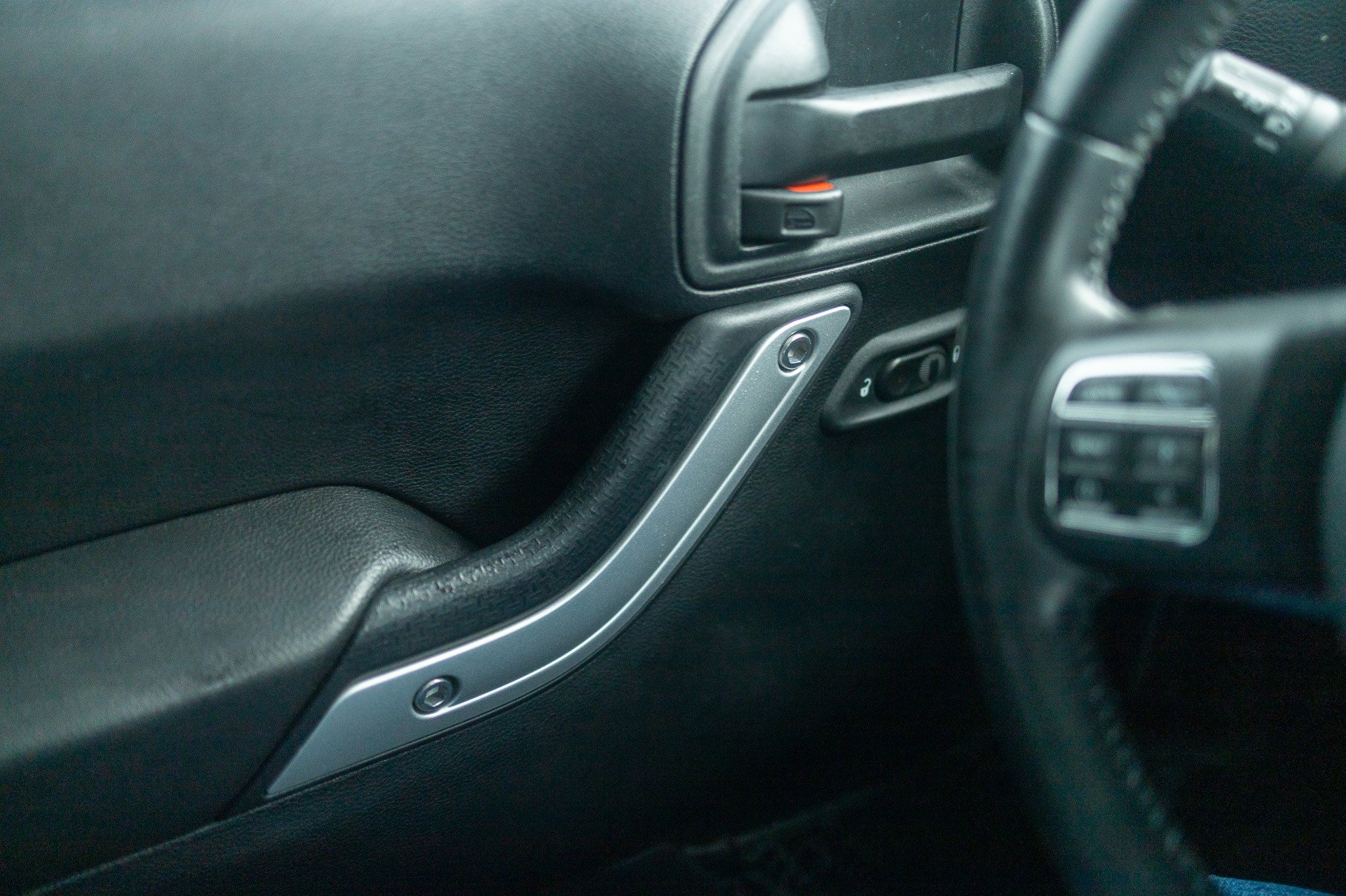 Used 2017 Jeep Wrangler Unlimited Sahara w/ Connectivity Group image 7