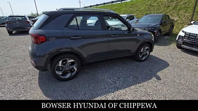 Used 2025 Hyundai Venue Limited FWD image 6