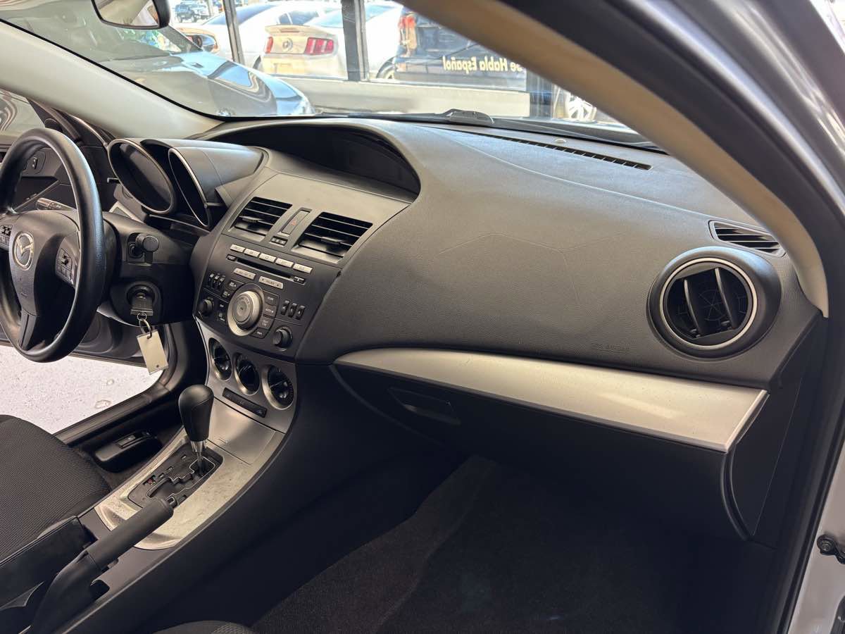 Used 2011 MAZDA MAZDA3 i Touring image 14