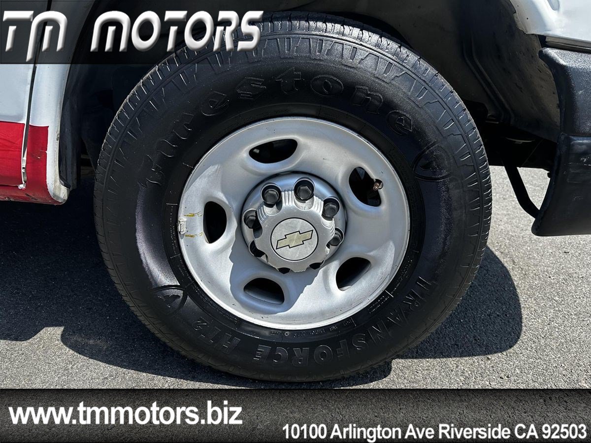 Used 2011 Chevrolet Express 2500 RWD image 21