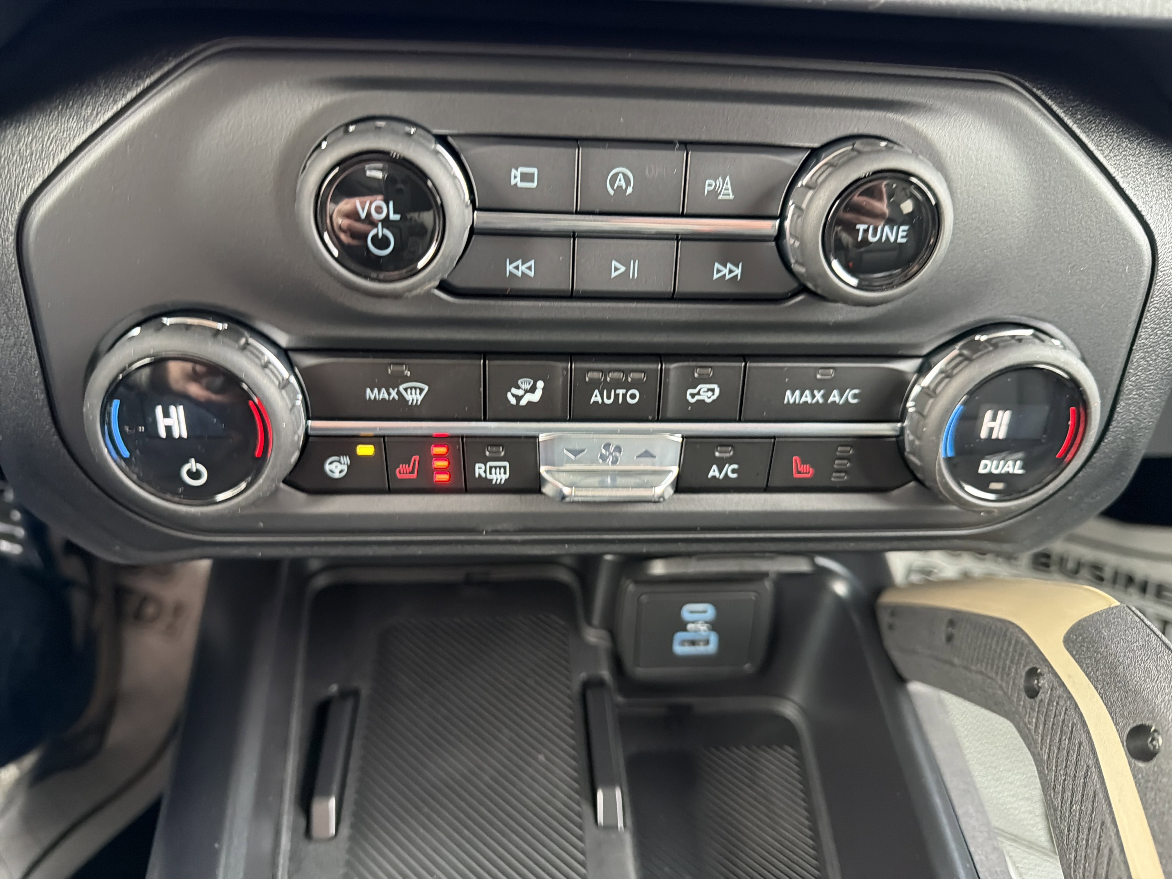 New 2025 Ford Bronco Badlands image 29