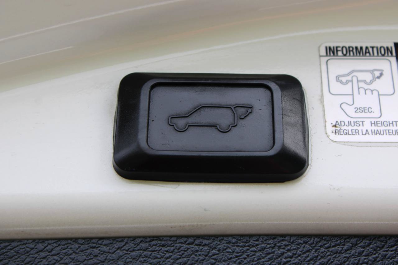 Used 2016 Toyota RAV4 SE FWD image 9