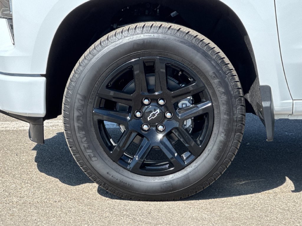 New 2026 Chevrolet Silverado 1500 Custom w/ LPO, Dark Essentials Package RWD image 23