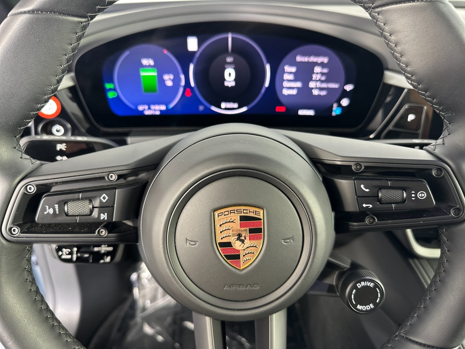 Certified 2025 Porsche Macan Electric RWD image 28