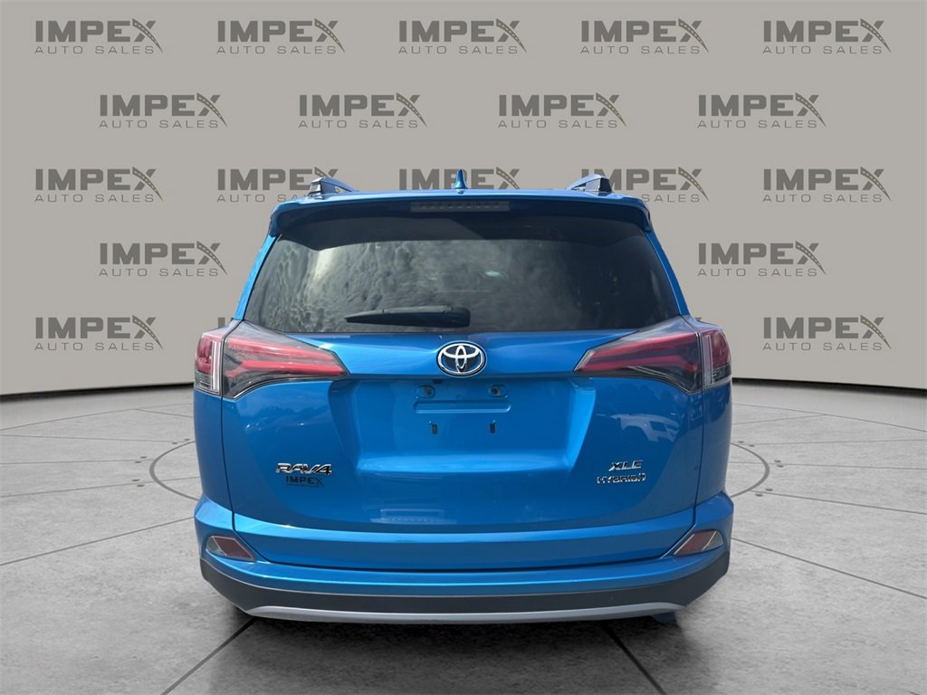 Used 2018 Toyota RAV4 XLE image 4