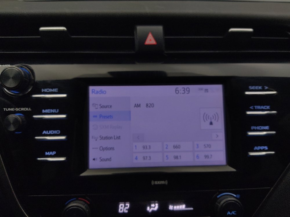 Used 2020 Toyota Camry SE image 25