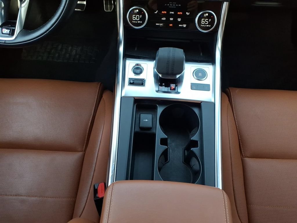 Used 2022 Jaguar XF R-Dynamic SE AWD/4WD image 21